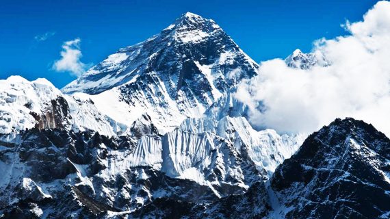 Everest’te zirve dönüşü facia: 2 dağcı hayatını kaybetti.. Everest’te zirve dönüşü facia: 2 dağcı hayatını kaybetti..