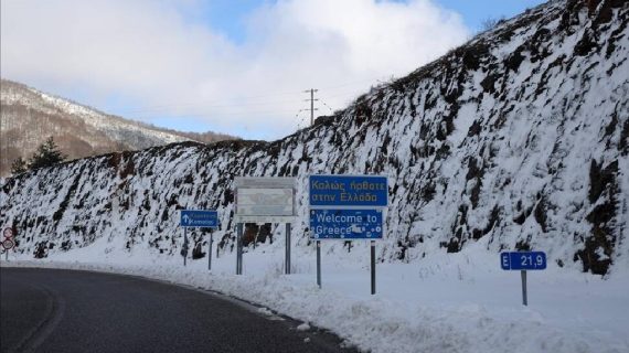 Yunanistan dağlarındaki kar örtüsü hızla yok oluyor..