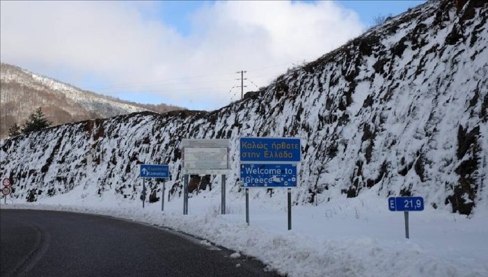 Yunanistan dağlarındaki kar örtüsü hızla yok oluyor..