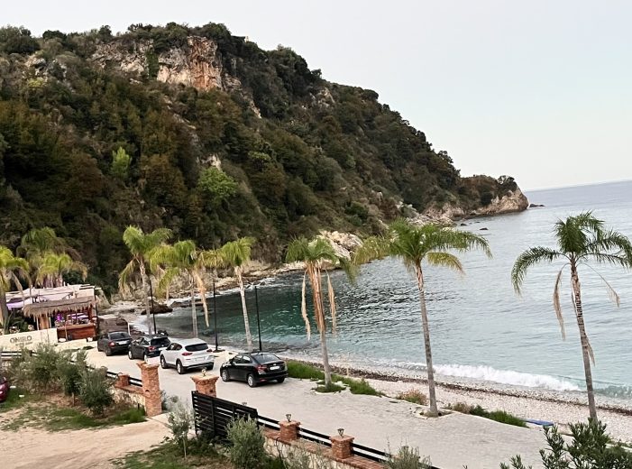 Beste Serim Erbak: İyon Denizi – Zdravo Albanija (Shqipëria)
