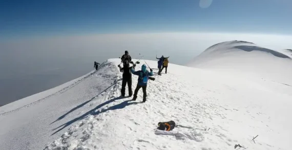Türkiye’nin çatısı Ağrı Dağı resmi tırmanışa başladı..