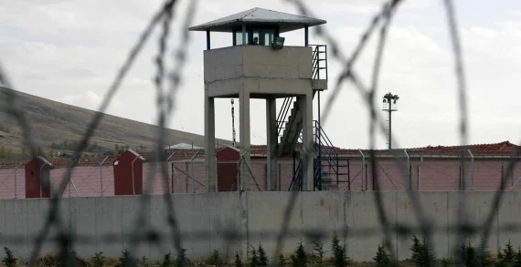 Cezaevinde şüpheli ölüm: Tuvalette hareketsiz bulundu..