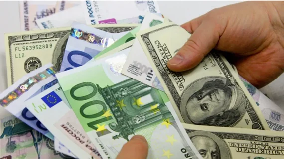 Piyasalarda dolar yükseldi, euro düştü