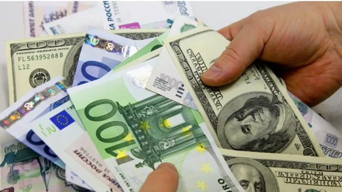 Piyasalarda dolar yükseldi, euro düştü