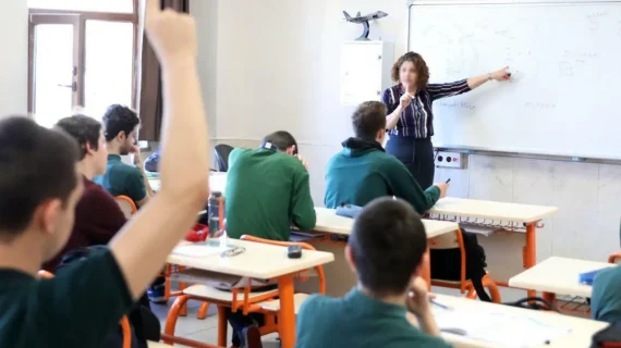 Eğitimde kriz derinleşti..