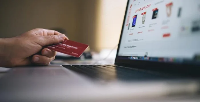 Yabancı Türkiye’de harcamayı kıstı, yurttaş yurtdışına yöneldi..
