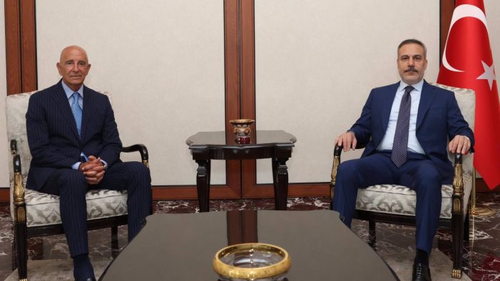 NATO zirvesi öncesi Tom Barrack ile Hakan Fidan bir araya geldi..