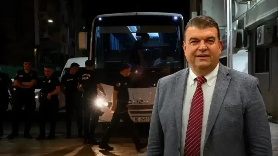 Seferihisar Belediye Başkanı dahil 12 kişi rüşvet soruşturmasında tutuklandı..
