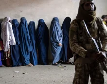 Taliban kadınların direnişine silahla yanıt verdi..