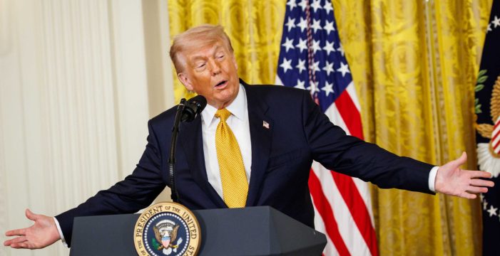 Trump 80. yaşını Beyaz Saray çimlerinde UFC kafes dövüşü ile kutladı