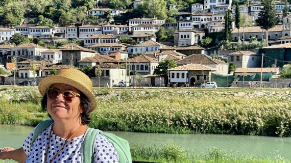 Beste Serim Erbak: Taş Şehirden Bin Pencereli Şehre Beste Serim Erbak: Taş Şehirden Bin Pencereli Şehre