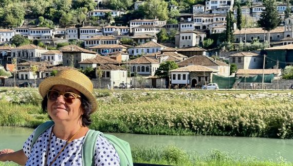Beste Serim Erbak: Taş Şehirden Bin Pencereli Şehre Beste Serim Erbak: Taş Şehirden Bin Pencereli Şehre