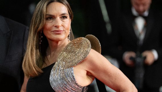 Emmy Ödülleri Töreninde 15 yıl sonra bir ilk: Gecenin sunucusu Mariska Hargitay oldu..