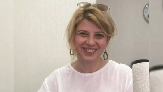 Kiraz toplarken ağaçtan düşen kadın yaşamını yitirdi..