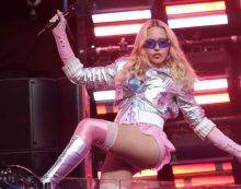 21 yıl sonra gelen devam albümü: Madonna “Confessions II” ile dans pistine döndü.. 21 yıl sonra gelen devam albümü: Madonna “Confessions II” ile dans pistine döndü..