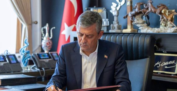 Özgür Özel ve 91 milletvekili CHP’den istifa etti..