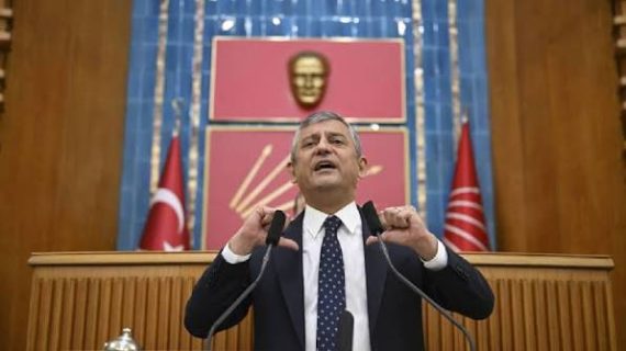 Özgür Özel CHP’deki son grup toplantısında ‘yeni partiyi’ duyurdu..