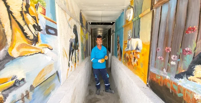 Adıyaman’da belediye işçisi Mahmut Yıldız sokakları sanatla buluşturuyor..