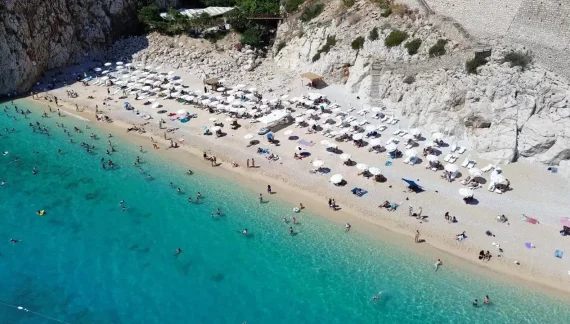 Sezonun açılmasıyla tatil fiyatları netleşti.. Sezonun açılmasıyla tatil fiyatları netleşti..
