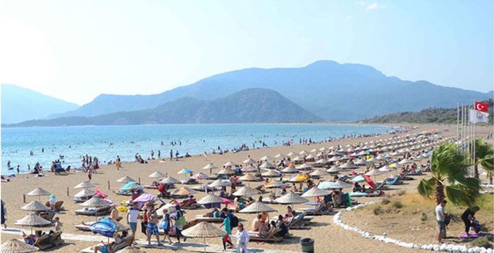 İngilizler son dakika tatile koştu.. İngilizler son dakika tatile koştu..
